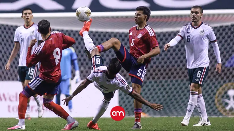 Ni con un hombre más: Costa Rica cayó ante México y complicó su panorama