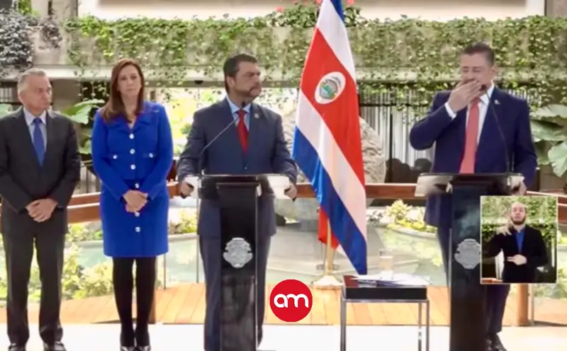 A Rodrigo Chaves se le escapa una palabrota en plena conferencia al referirse a los agricultores que protestaron en Casa Presidencial