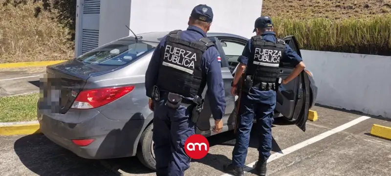 Policía recupera carro robado y detiene a prófugo de la justicia en Santa Ana