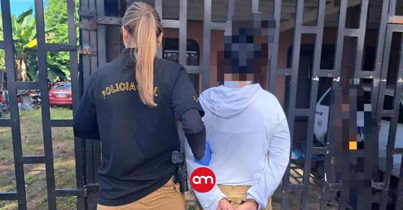 Detienen mujer por robar joyas y cartera a doctora mientras atendían a su hijo en un centro médico