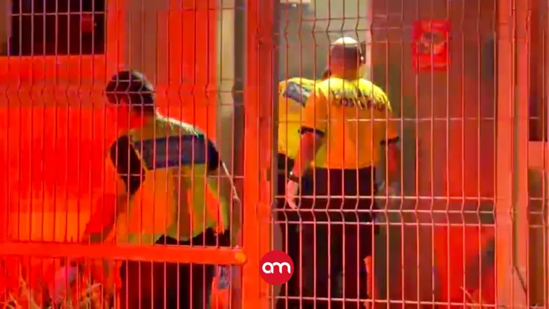 Mujer llega agonizando a estación de bomberos y muere tras intensa lucha por salvarla