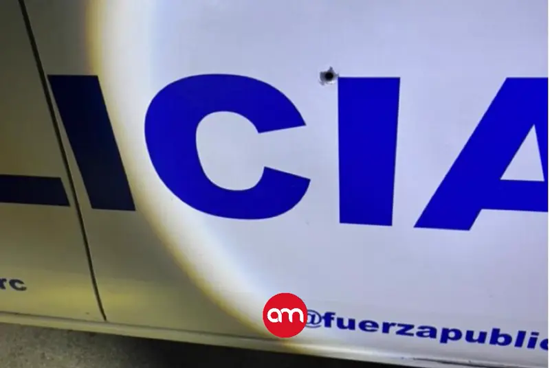 Policías se salvaron de milagro: balas atravesaron su patrulla tras mortal asalto