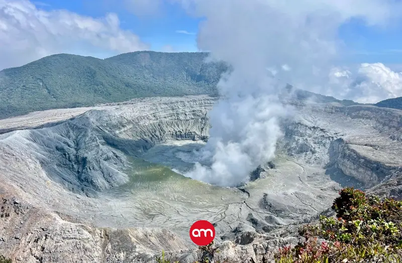 Cierre indefinido del volcán Poás en plenas vacaciones de verano