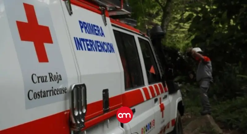 Hombre muere tras caerle encima un terraplén en Escazú