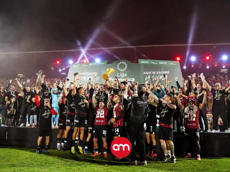 Alajuelense: De la gloria al infierno en menos de un semestre