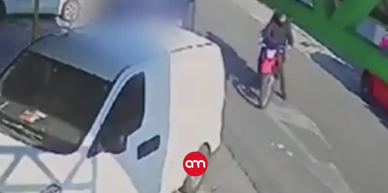 Dos hombres en motocicleta son buscados por violento asesinato frente a supermercado