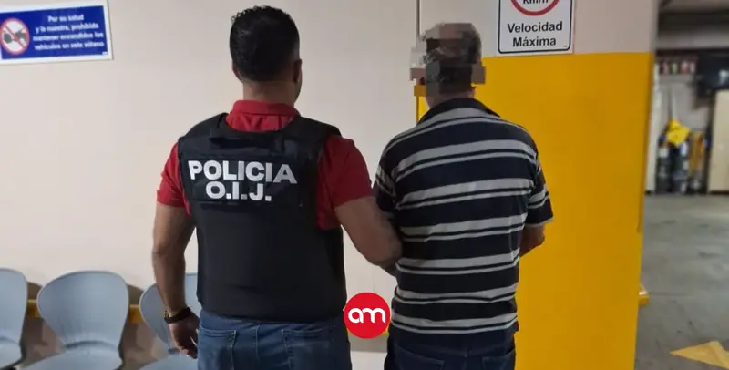 Adulto mayor de 75 años detenido para ir a prisión a descontar pena por abuso sexual de menores