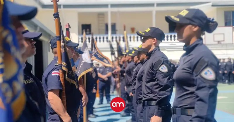 Más de 250 futuros policías salen a las calles para concluir su preparación