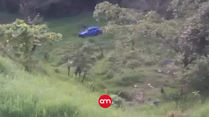 Cayeron más de 100 metros al vacío y vivieron para contarlo: siete jóvenes sobreviven a aparatoso accidente en Cartago