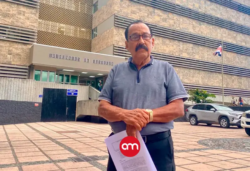 Exdiputado denuncia al director de la DIS por siete delitos