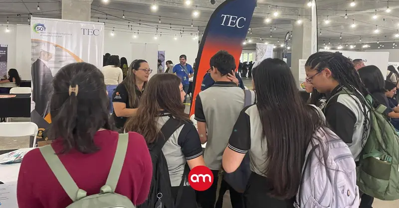 240 estudiantes de Cartago exploran carreras del futuro en la primera Feria Vocacional Zona STEAM La Lima