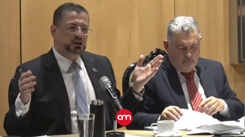Chaves acusa montaje y llama “vergonzosa” la presentación del fiscal ante diputados