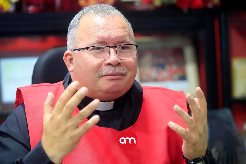“¿Qué les digo ahora?”: el grito desgarrador del padre Sergio tras doble crimen que deja cuatro niños sin mamá