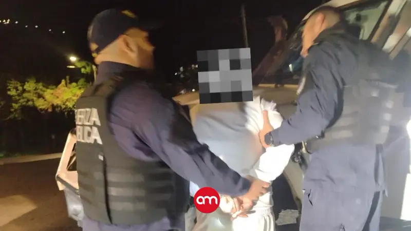 Policía detiene a tres hombres por violento asesinato: Uno fue liberado porque no tenía relación con el crimen