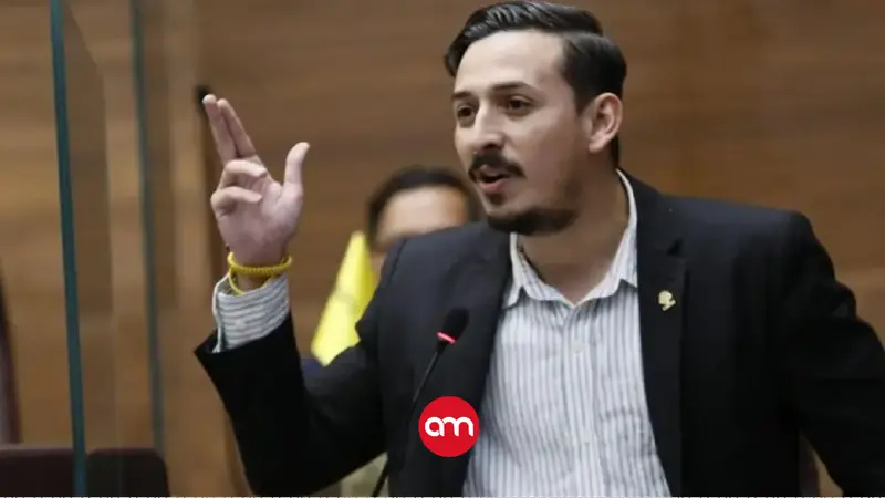 Ariel Robles la emprende contra gobierno de Laura Fernández: ''Ha sido un show tras otro''