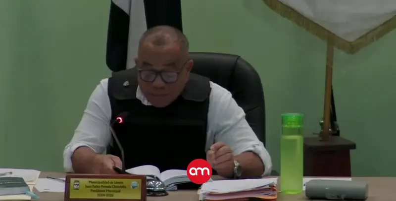 Con chaleco antibalas y escolta, así llegó presidente de concejo municipal a una sesión