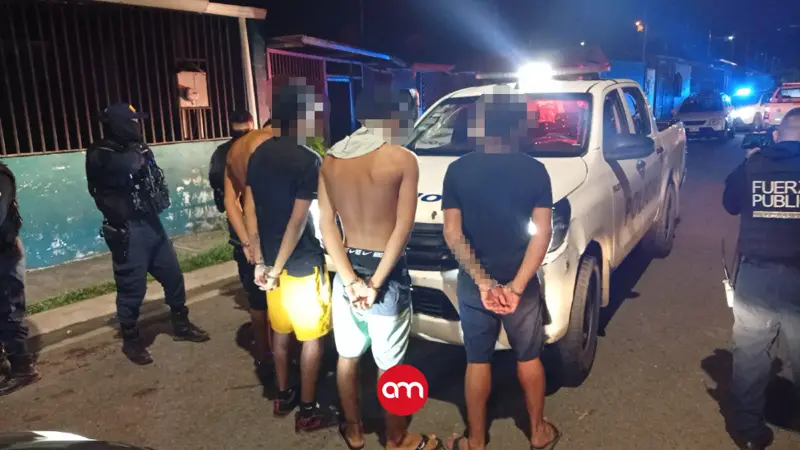 Policía detiene a cuatro asaltantes y recupera pertenencias robadas a turistas extranjeros en Quepos