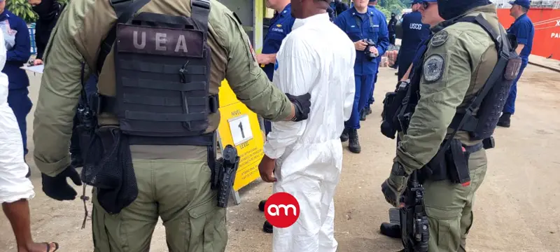 Detienen en altamar a dos colombianos y les decomisan miles de kilos de cocaína gracias a operativo con la DEA