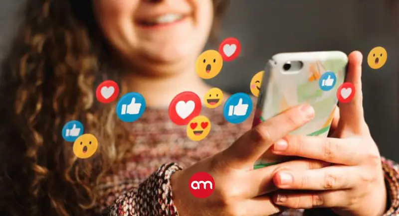 Universidad alerta sobre riesgos del uso de redes sociales en niños y adolescentes
