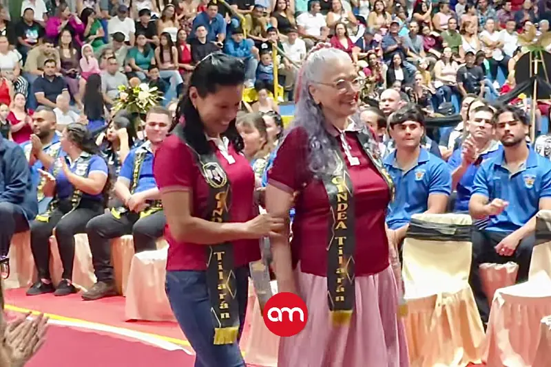 A los 80 años, doña Hortensia se regaló el título que esperó toda la vida