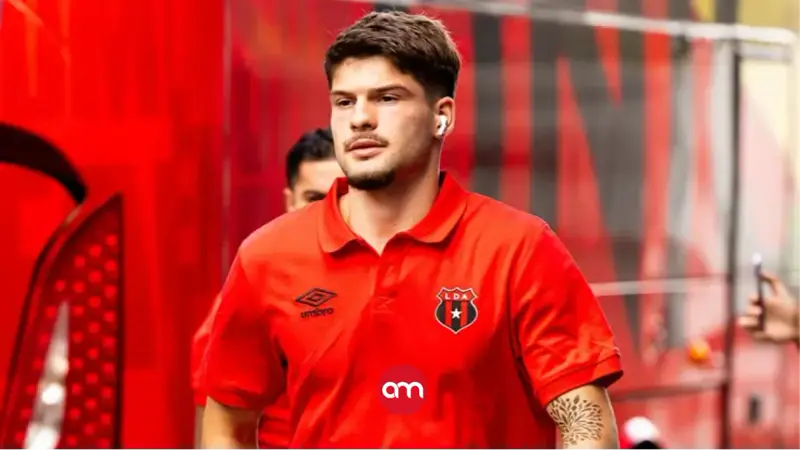 La joya formada en Arsenal podría salir de Alajuelense: Elián Quesada busca minutos lejos del Morera