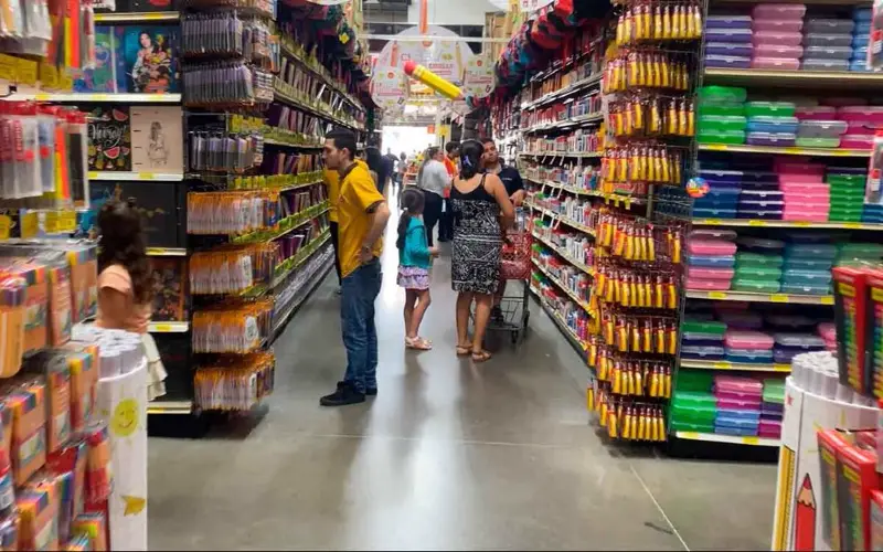 Regreso a clases 2026 sale más barato: estudio revela rebajas de hasta 16% en útiles y uniformes