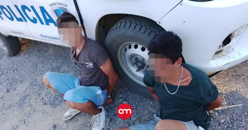 Caen dos criminales en motocicleta robada, tras asalto a supermercado