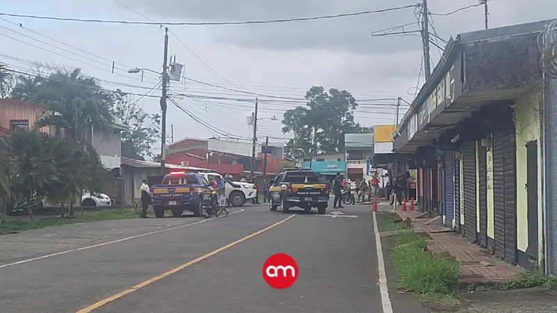 Policía al hospital tras recibir ataque a balazos a plena luz del día en Limón