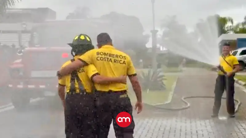 Entre sirenas y fe: el emotivo adiós de un bombero que luchó 34 años por los demás y ahora enfrenta su propia batalla