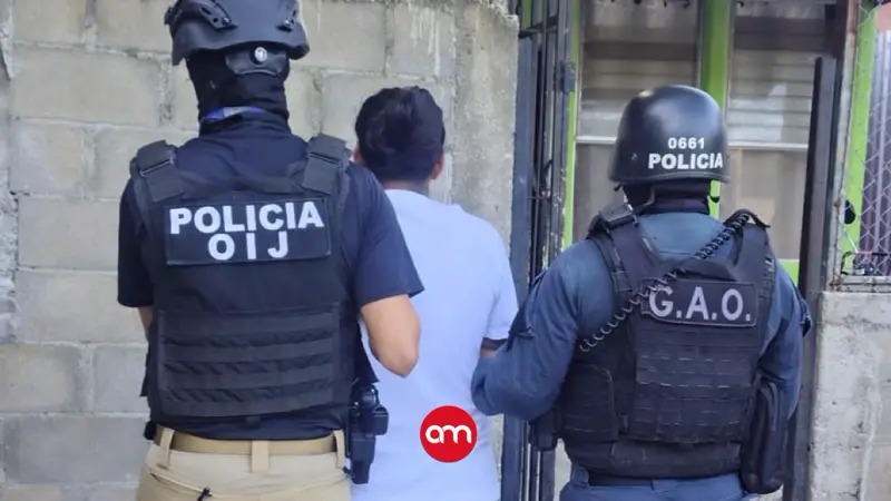 Hombre amenazó a policía con un fusil de asalto sin pensar en las consecuencias y ahora las está sufriendo