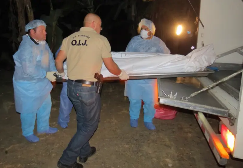Hallan a hombre sin vida en plena vía pública y causa misterio en Alajuela