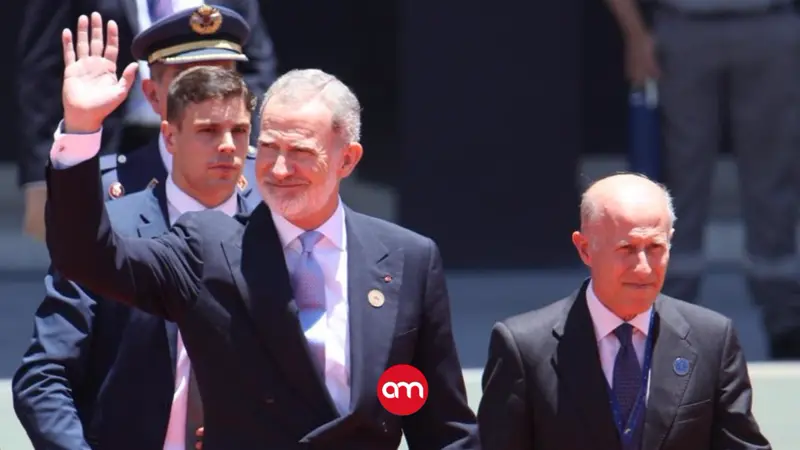 Entre aplausos y sonrisas: el rey Felipe VI conquista al público costarricense en el Traspaso de Poderes