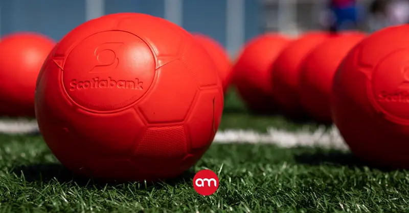 Niños de todo el país se benefician con gran donación de kits deportivos para la práctica del fútbol