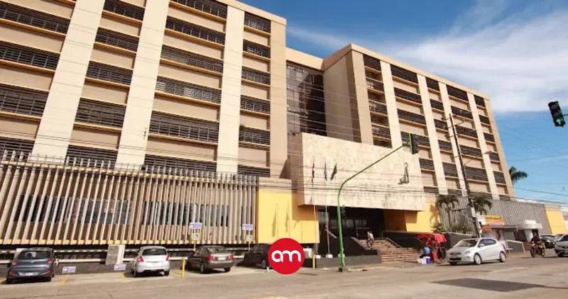 Libre, pero con medidas cautelares: Así queda profesor de inglés que fue sorprendido con estudiante en un motel