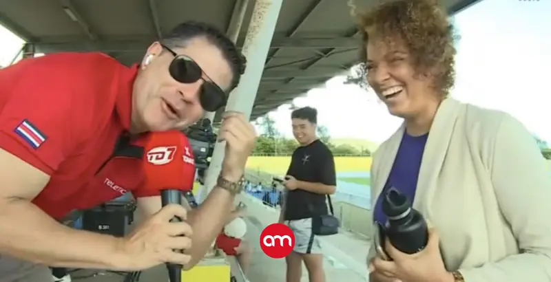 (Video) Echan de un estadio de Curazao a equipo de Teletica en plena transmisión en vivo