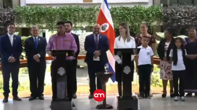Indígena le dice por error Laura Chinchilla a Laura Fernández: vea la reacción de la presidenta