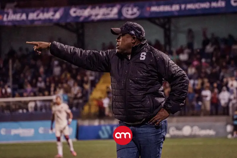 Medford dispara contra gestión extranjera en Saprissa: “Nos hicieron retroceder años”