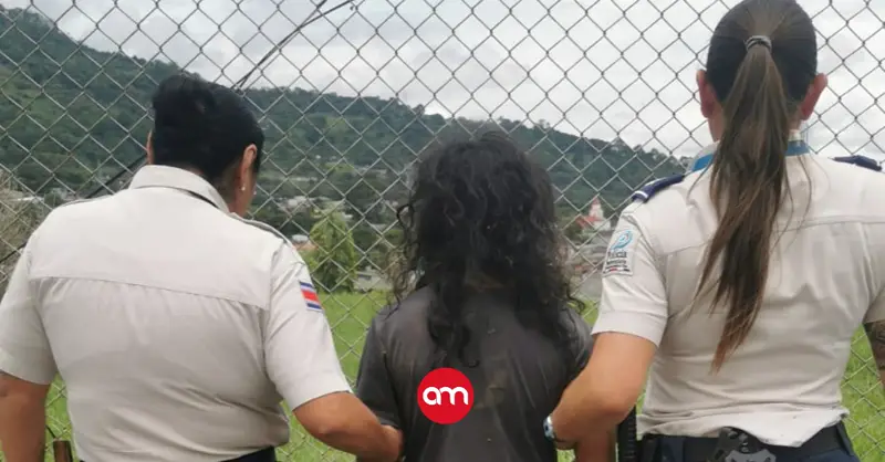 Privada de libertad escapa de la cárcel, pero su fuga le duró tan solo unos minutos