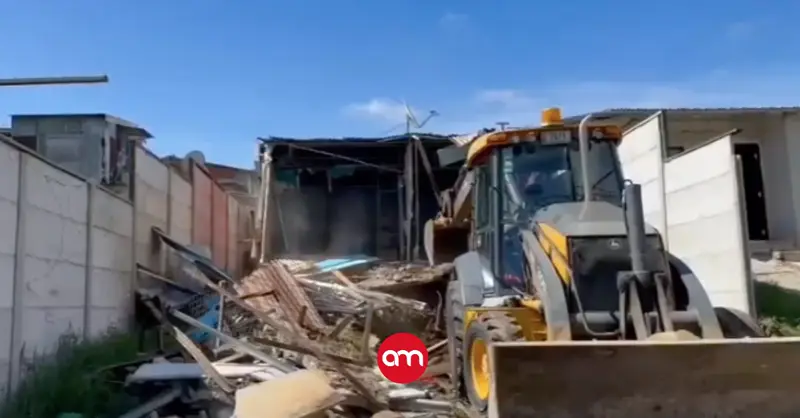 Autoridades limpian barrio tomado por narcos y demuelen búnker