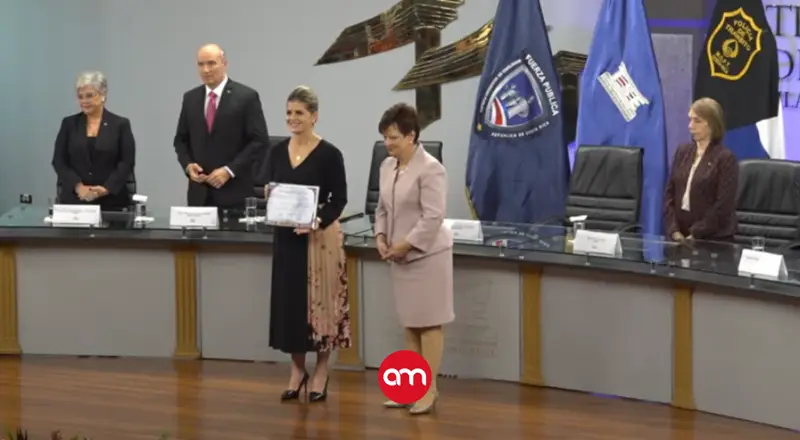 Laura Fernández recibe credencial presidencial y se alista para asumir su histórico mandato