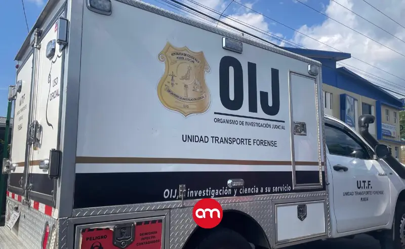Motociclista muere al estrellarse contra un tráiler que retrocedía por una confusión de ruta