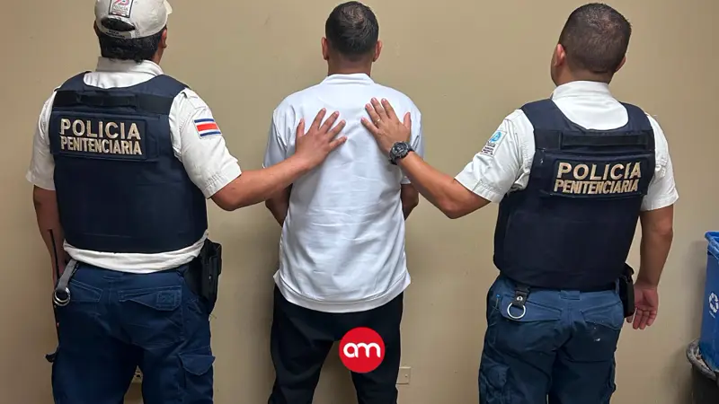 ¡Le salió cara la meriendita! Auxiliar de enfermería preso por darle juguito, frituras y marihuana a un reo