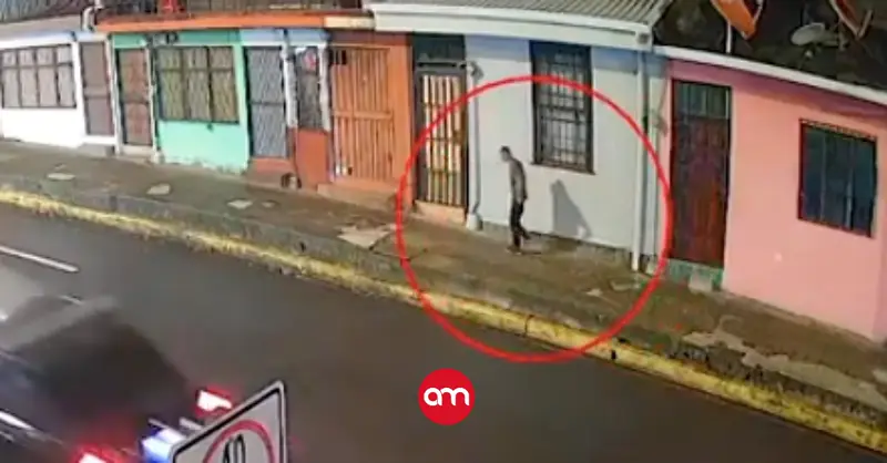 Ladrón queda captado en video tras violento asalto en el que asesinó a su víctima para despojarlo del celular