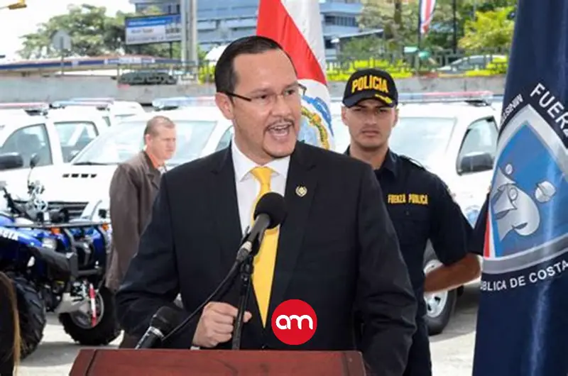 Sin maletas ni privilegios: esto es lo único con lo que viaja Celso Gamboa a EE.UU.