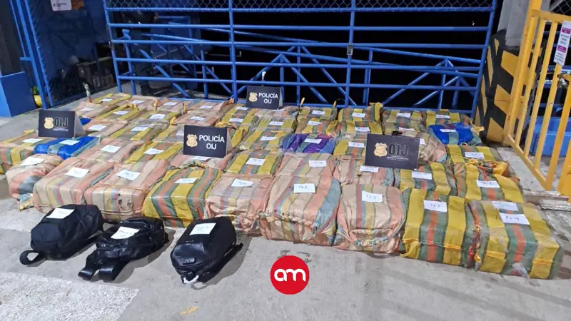 Tormenta blanca en altamar: OIJ revienta lancha con más de mil paquetes de cocaína