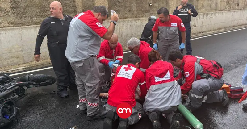 Motociclista muere tras sufrir aparente problema médico en plena Circunvalación