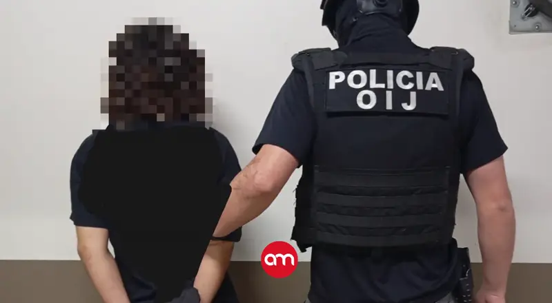 Adolescente de 16 años detenido por compartir en grupo videos sexuales con su expareja