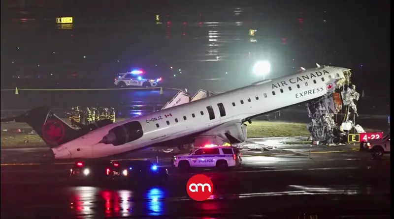 Tragedia en aeropuerto: avión impacta vehículo de bomberos y deja muertos en Nueva York