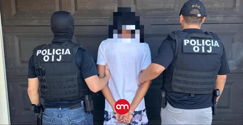 Detienen a joven sicario por violento asesinato frente a bar en Limón