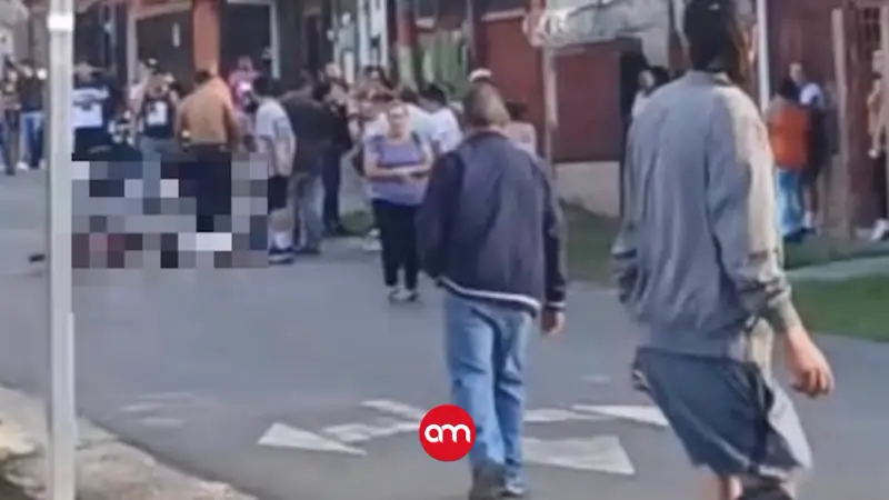 Cámara captó a asesino de hombre en Cartago observando la sangrienta escena minutos después del crimen